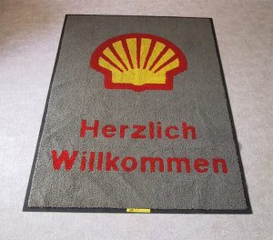 Teppich mit Shell Logo